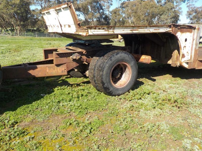 Farm Trailer for carrying an excavator (JJ00910)