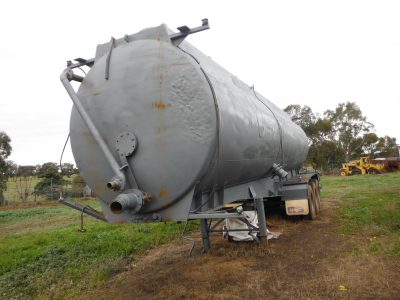 Tri Axle tanker (D00820)