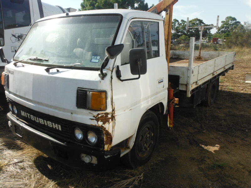 Canter Tray Truck (D00837)